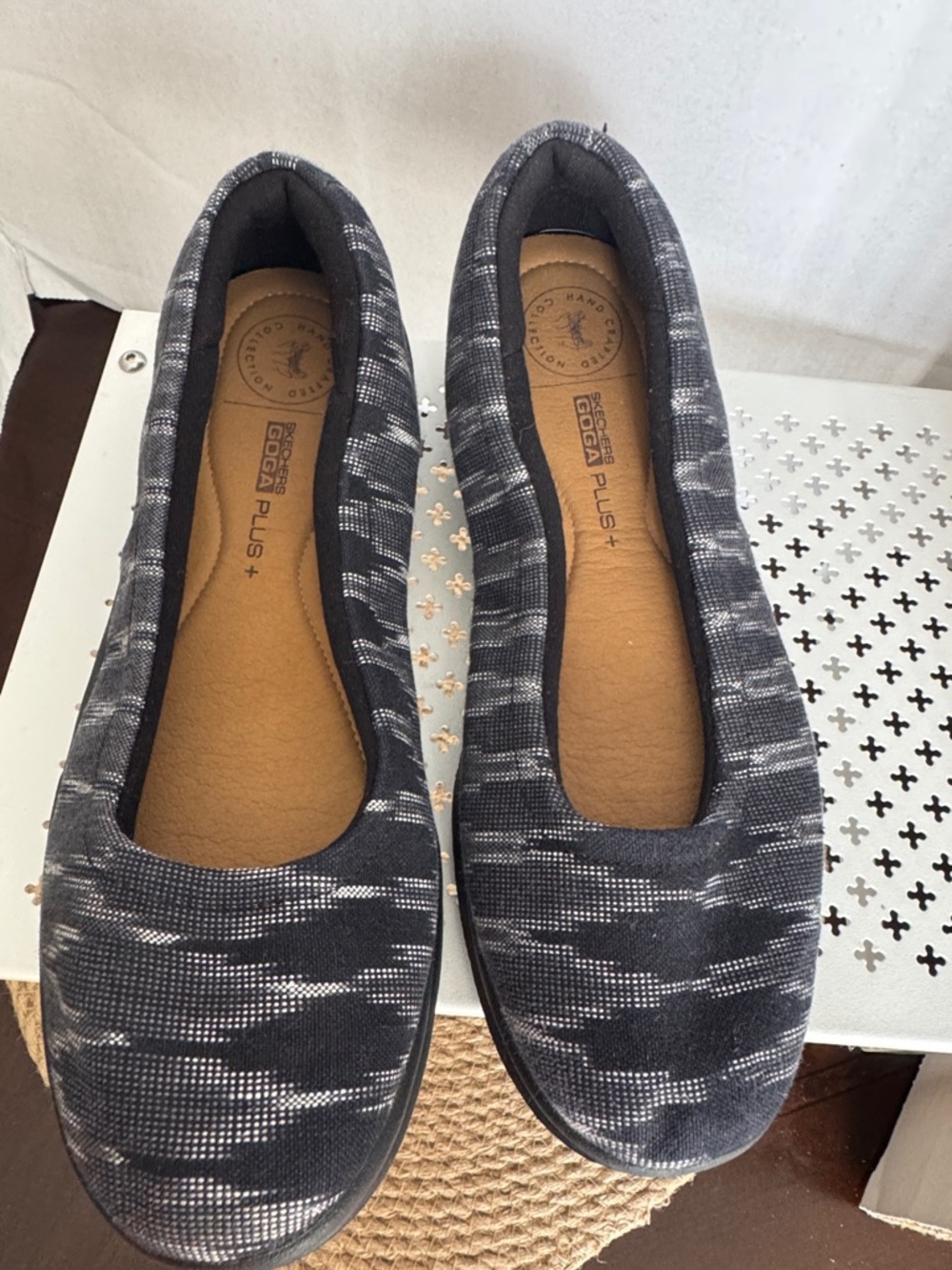 Skechers GoStep Goga Women's Charcoal Gray Knit Slip-On Flats Size 8.5